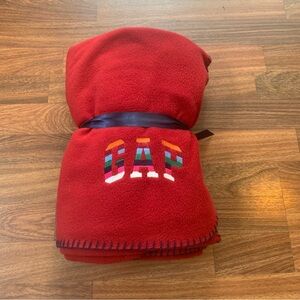 Gap Logo Fleece Throw Blanket Red One Size New W Tag Home Furnishing Gift Idea